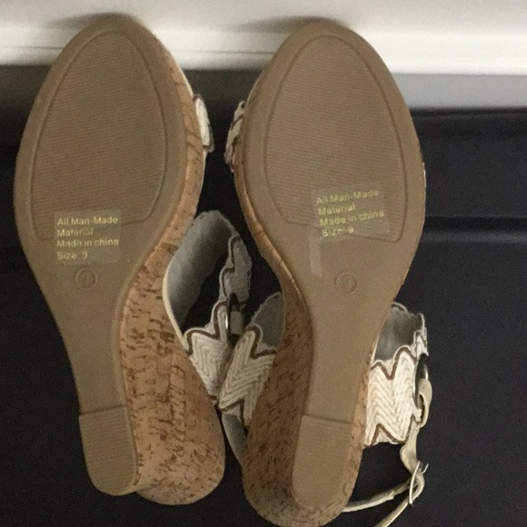 Size 9 Diviana Wedges - Picture 5 of 5